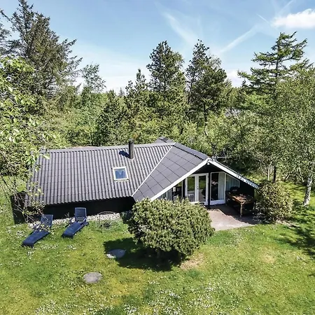 Three-bedroom Holiday In 펜션