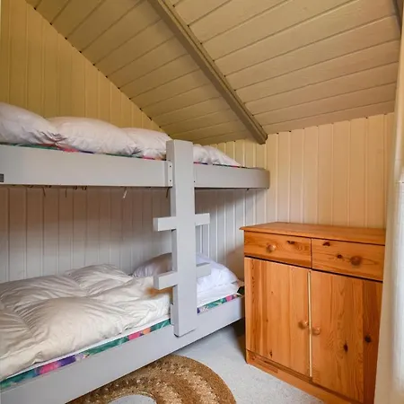 펜션 Three-bedroom Holiday In *